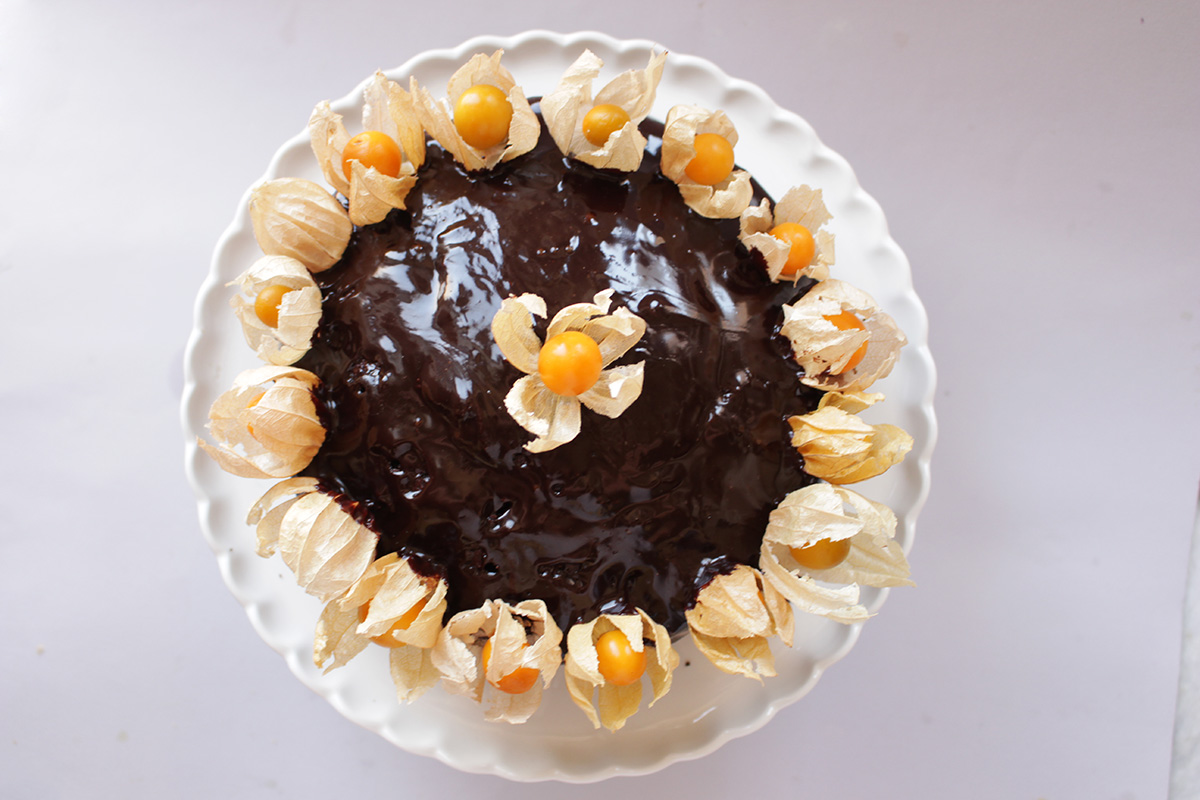 Ganache-topped Chocolate Cake